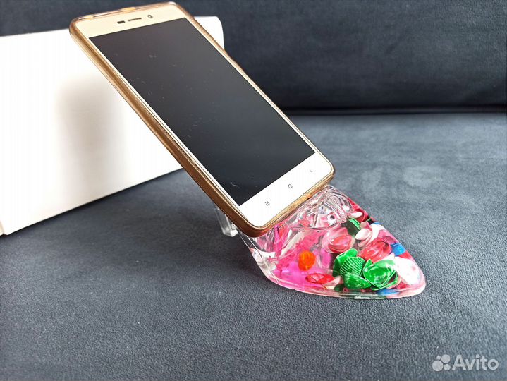 Подставка для телефона + подарок для рукоделия