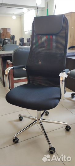 Офисное кресло
