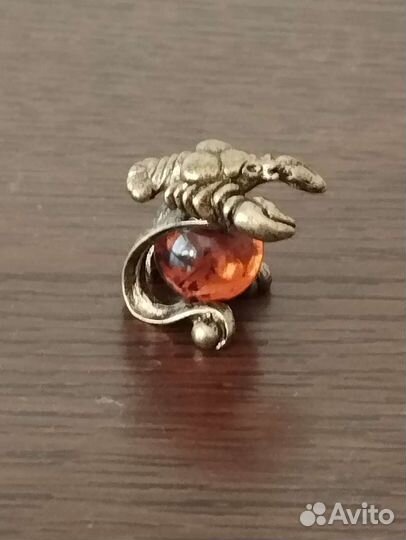 Фигурка знака зодиака бронза с янтарём, Рак