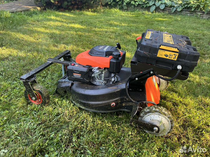 Газонокосилка самоходная на пульту управления