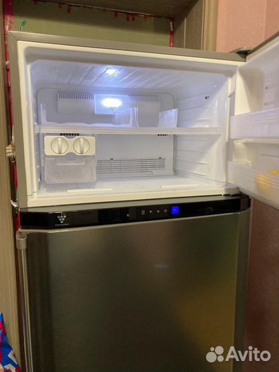 Холодильник Sharp SJ-PT561R-B