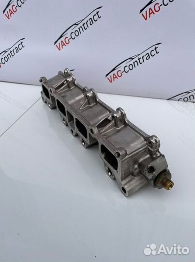 Топливная рейка Volkswagen Golf MK6 1.4 caxa 2009