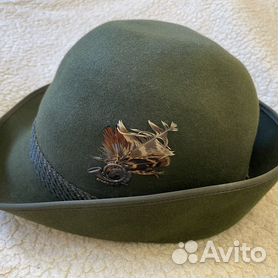 Охотничья шляпа с изображением пера - векторное изображение