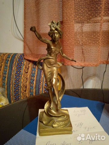Бронзовая скульптура статуэтка