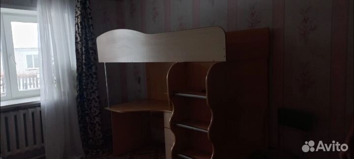 Детская кровать чердак со столом и шкафом