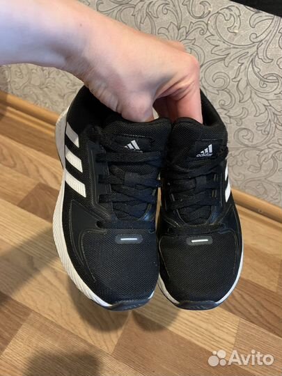 Кроссовки adidas