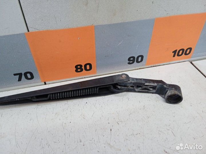 Поводок стеклоочистителя передний правый Great