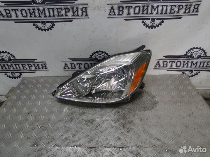 Фара левая Toyota Sienna 2 2005 3.3