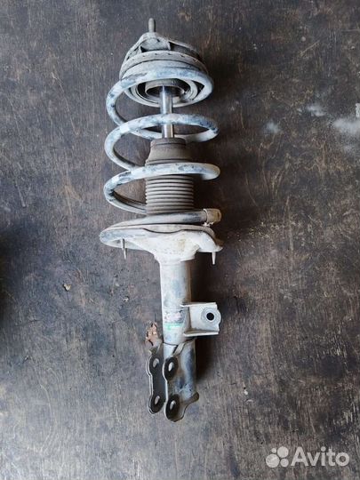 Амортизатор передний левый Hyundai Elantra