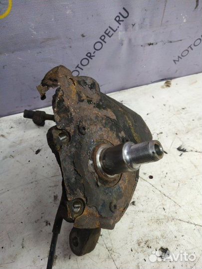 Поворотный кулак передний левый Opel Omega B седан