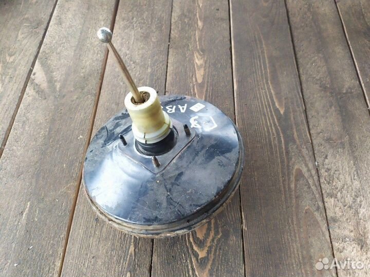 Вакуумный усилитель тормозов Volkswagen Golf 3