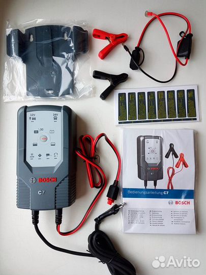 Универсальное зарядное устройство Bosch C7