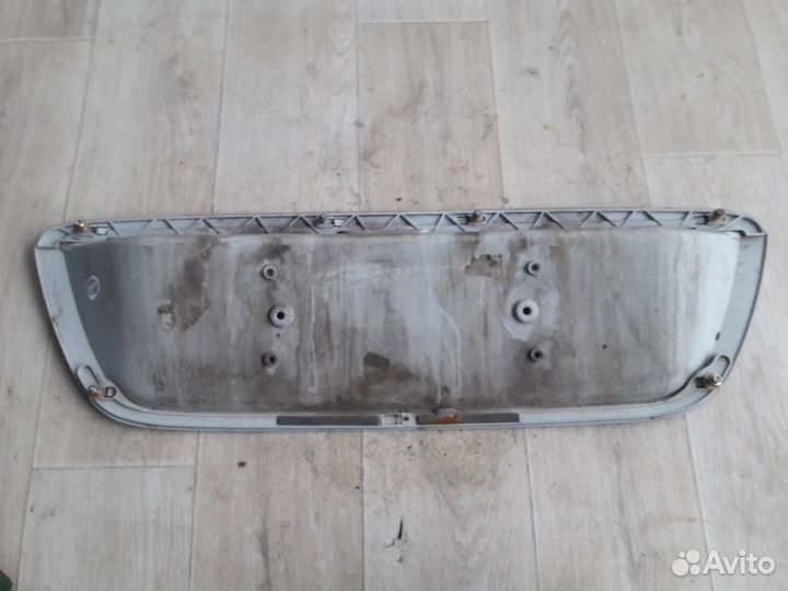 Накладка крышки багажника под Mercedes W220