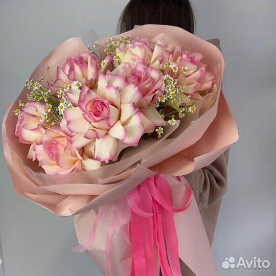 Букет французских роз с ромашками