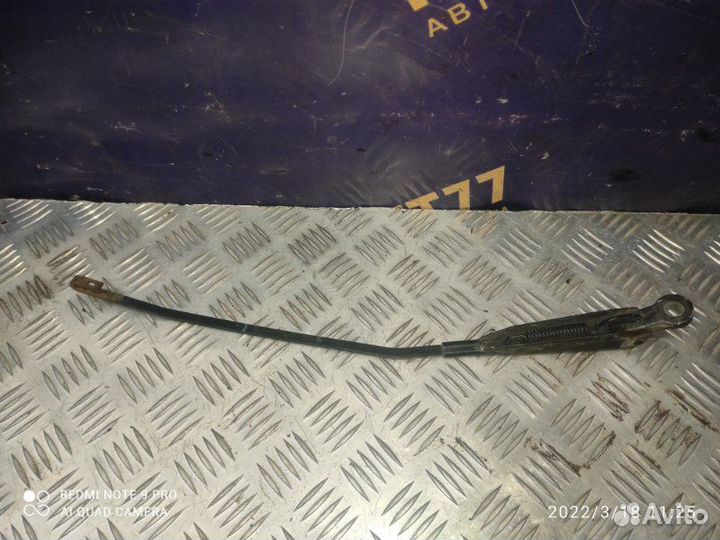 Поводок стеклоочистителя передний правый Renault