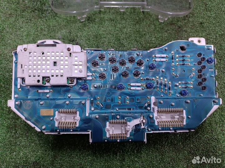 Панель приборов Mitsubishi Pajero V 6G74 2000-2006