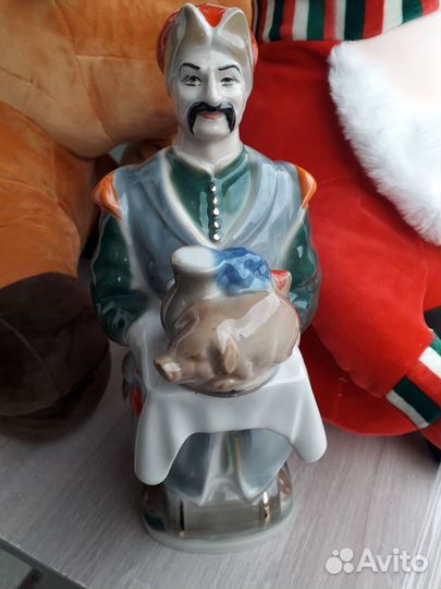 Фарфоровый штоф