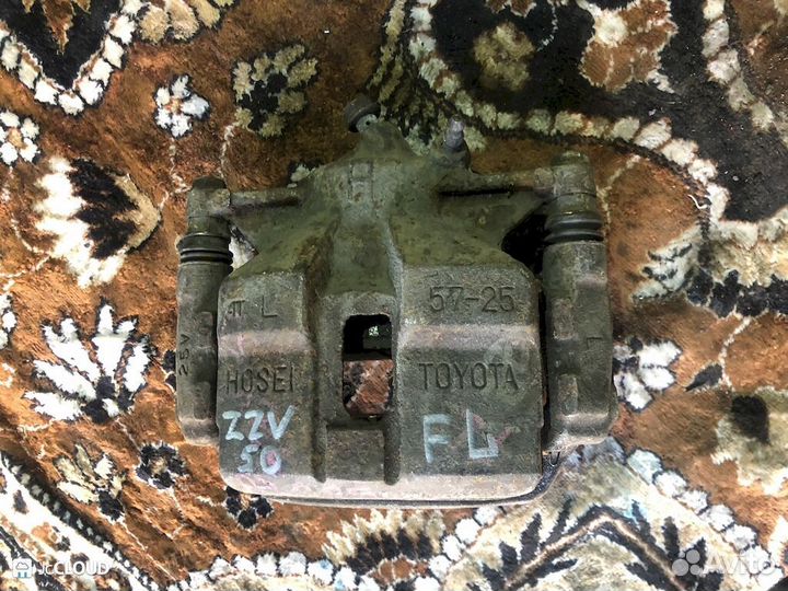 Суппорт на toyota vista ardeo ZZV50 1ZZ