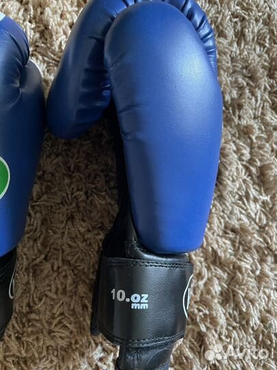 Боксерские перчатки 10oz