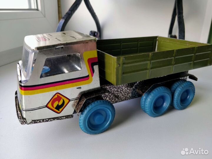Игрушка грузовик