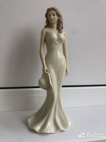 Статуэтка фарфор девушка
