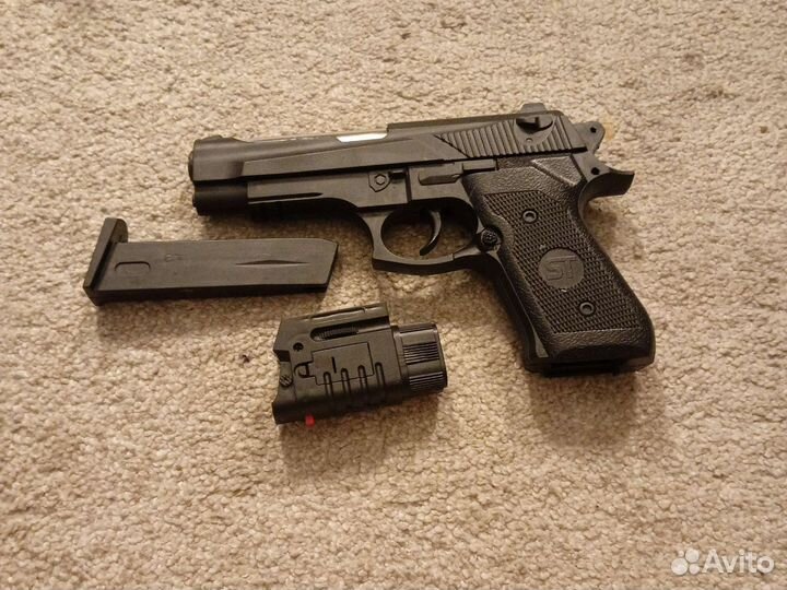 Пистолет стреляет пульками