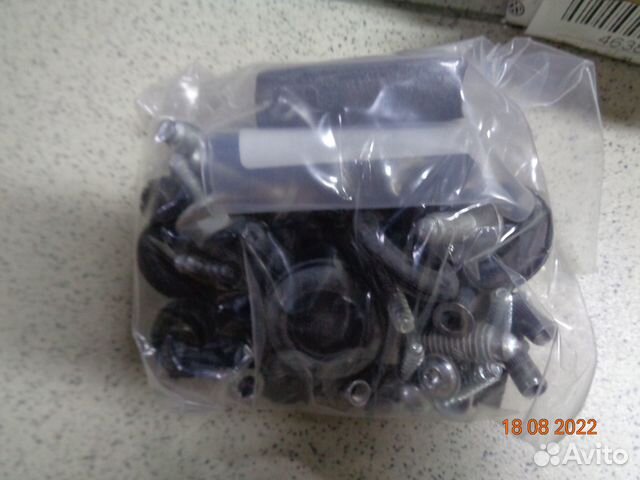 8X0098619A Комплект крепления перед. двери Audi A1