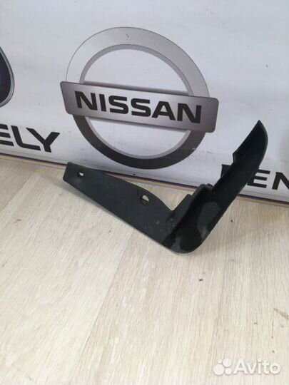 Брызговик передний Nissan almera classic B10 Прав
