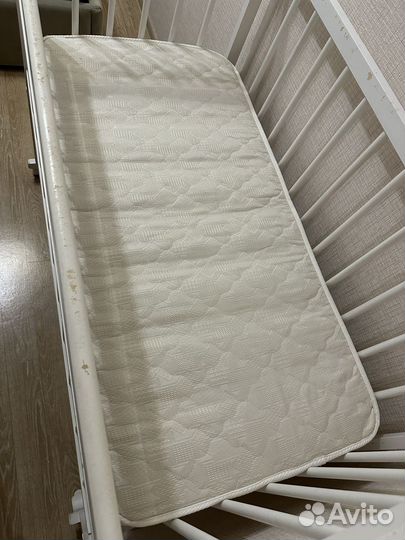 Детская кроватка с матрасом