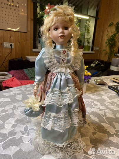 Кукла фарфоровая коллекционная 40 см в коробке