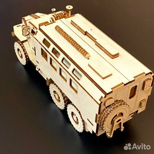 Сборная модель Российский грузовик Урал-4320