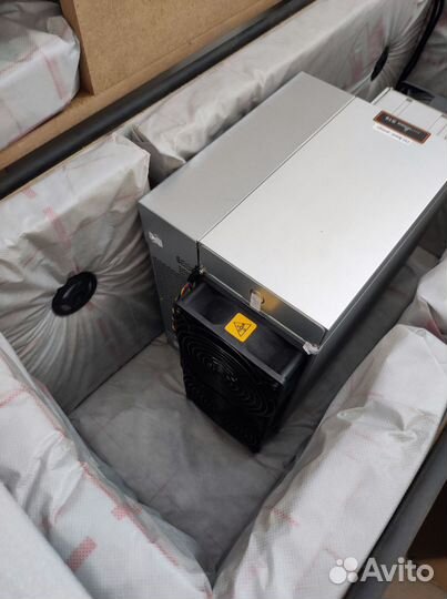 Asic майнер Bitmain Antminer S19