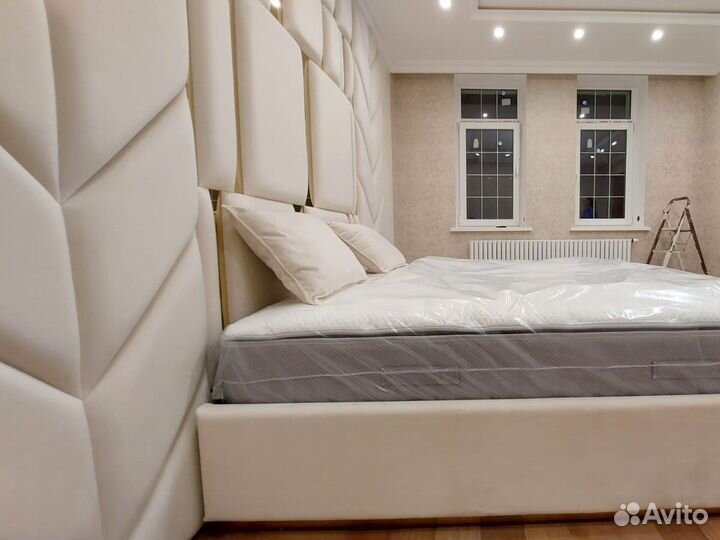 Мягкие стеновые панели с профилем и кровать