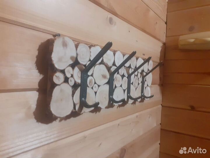 Вешалка настенная для одежды
