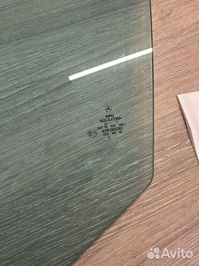 Переднее левое стекло на мерседес w203