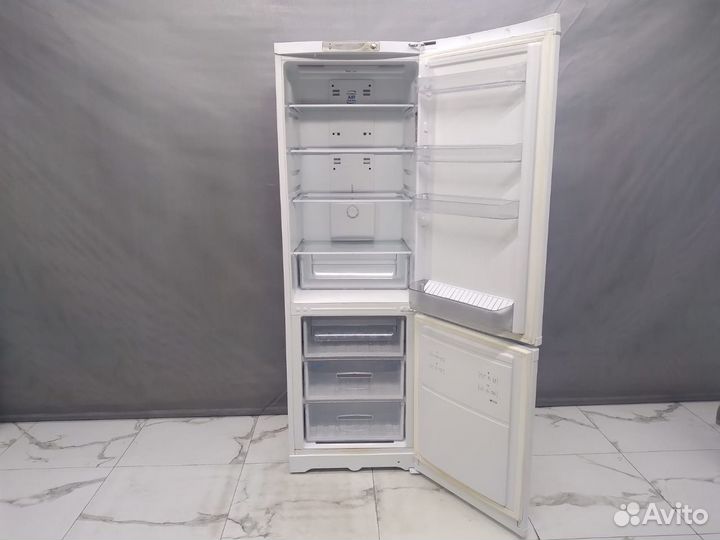 Холодильник Hotpoint Ariston