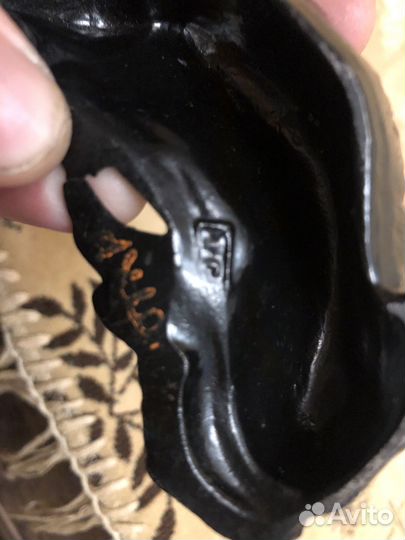 Статуэтка лежащая собака