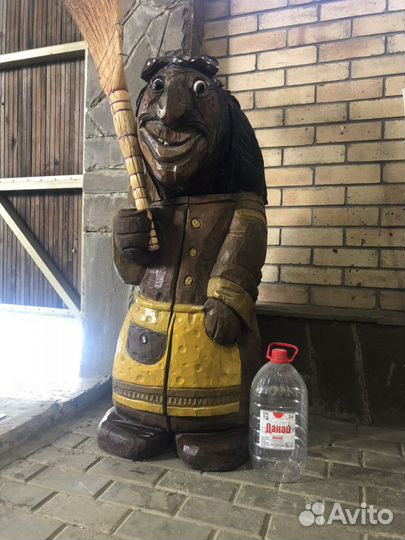 Фигурки из массива каштана