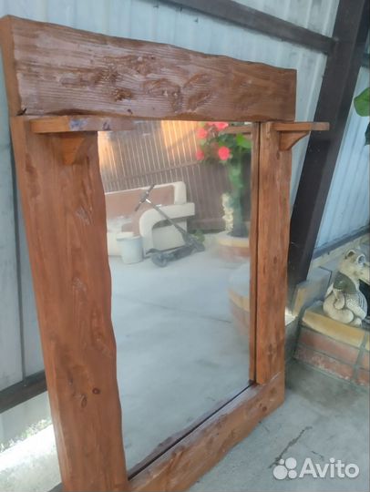 Зеркало настенное в деревянной раме