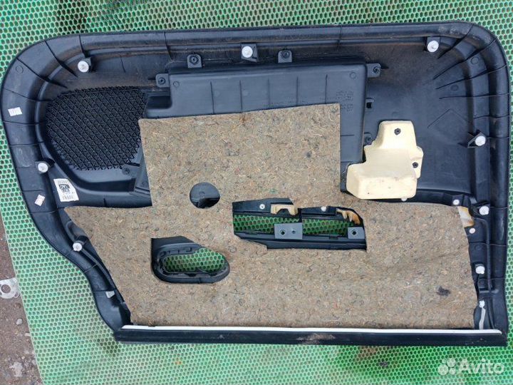 Обшивка карта двери передняя правая Nissan Tiida