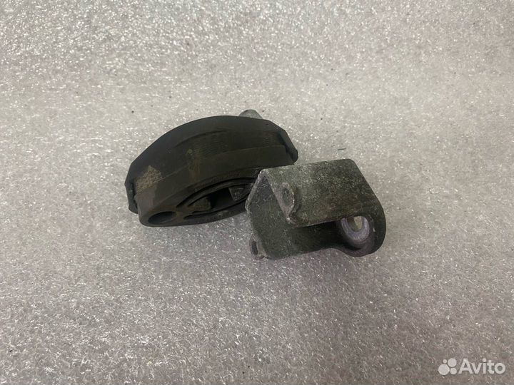 Кронштейн глушителя 4M0253144E Audi A4 B9 2.0 Бенз