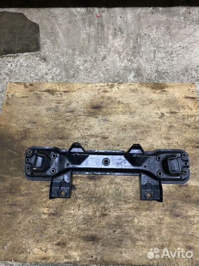 Подрамник Сузуки Гранд Витара 2003