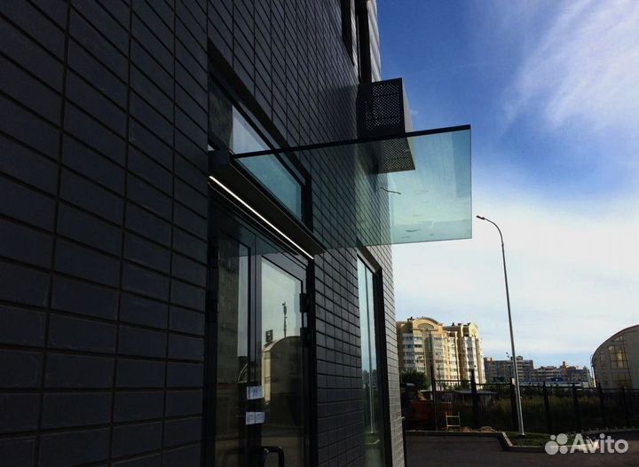 Козырек из стекла на подвесах