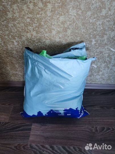 Отдам за пару шоколадок. размер 104-110