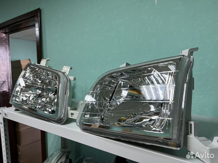 Фары Town Ace Noah/Lite Ace Noah 40/50