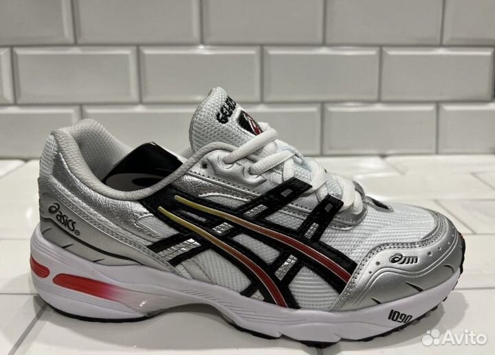 Комфортные кроссовки Asics Gel 1090