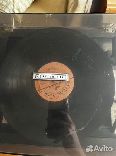 Проигрыватель винила и радиола