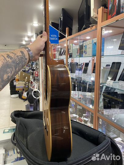 Акустическая гитара