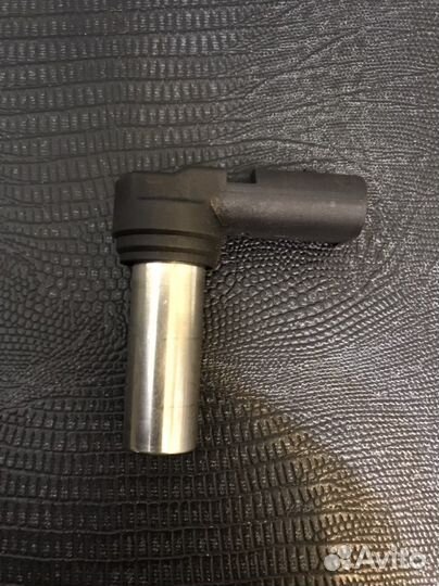 Датчик положения коленвала 0011533120