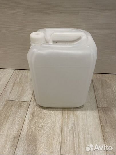 Продаю канистры 5 литров